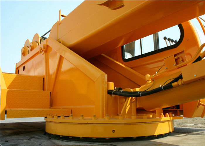 25T FAW Truck Mounted Hydraulic Crane , 70km/H Max Traveling Speed