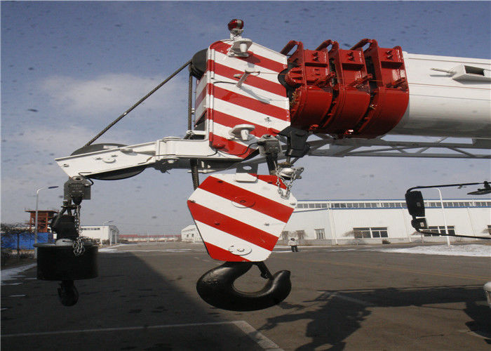 Altitude 0 - 4500m Kaifan Hydraulic Truck Crane 70km / H 11 Degree Departure Angle
