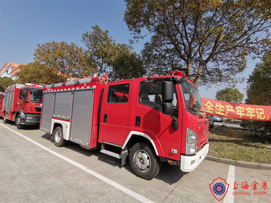 ইসুজু চ্যাসি 4x2 ড্রাইভ বাণিজ্যিক ফায়ার ইঞ্জিন 30 লিটার / সেকেন্ডের পাম্প প্রবাহ হার দিয়ে সজ্জিত